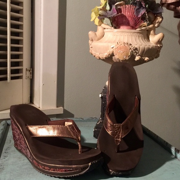 Very Volatile Flip Flops - Picture 4 of 5